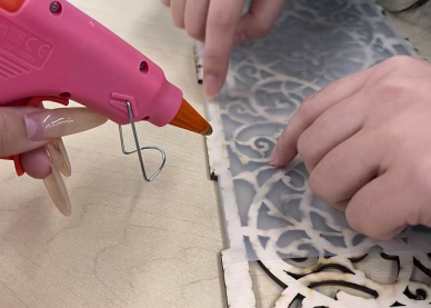 After drying, we used a glue gun to stick sulfur paper inside.